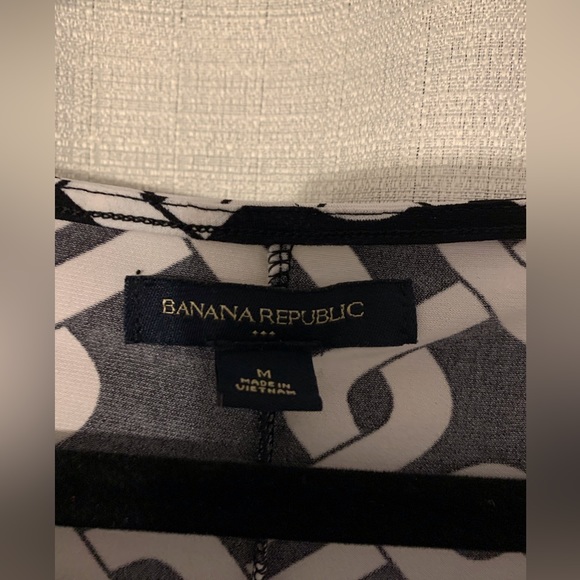 Beautiful black and white dress by Banana Republic.size M - Picture 3 of 3